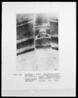 Wasserspeierkonsole: Halbfigur eines Mannes