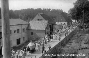 Schulfest in Oberschmiedeberg : li. Holzmehl-Mahlmühle und Schneidmühle Arno Neubert