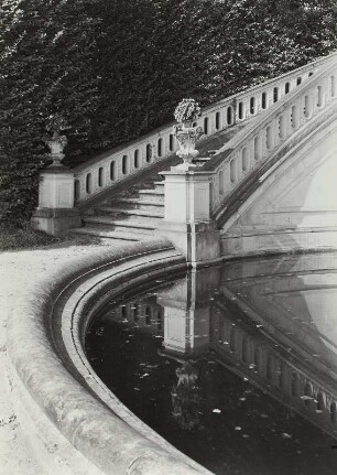 Heidenau-Großsedlitz. Barockgarten Großsedlitz (1719/1723). Eingangsterrasse. Südlicher Teil der Doppeltreppe