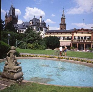 Weinheim. Weinheimer Schloss. Parkanlage mit Brunnen