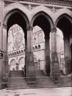 Vorm Dom in Bremen, Börsenhof in Bremen : Bremen. Börse. Börsendurchgang nach Nordosten
