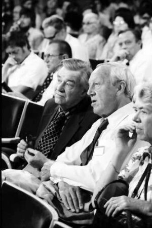 26. Tagung 1976 Physiker; Eröffnung: Gunnar Myrdal, Hannes Alfvén, Frau Alfvén