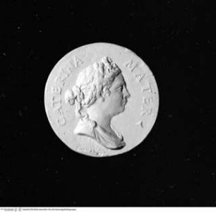 Medaille der Caterina Sandella und ihrer Tochter Adria, Avers: Caterina Sandella (Mätresse des Pietro Aretino) Brustporträt mit geflochtenen Haaren nach rechts