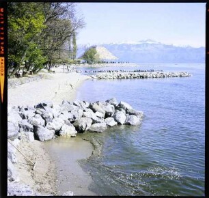 Lausanne: Expo, Seeufer mit Fahnenpavillon
