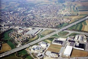 Autobahnstrecke Stuttgart-Feuerbach und Bebauung Unterführung der B 295 in km 577,437 Blick in Richtung Heilbronn.