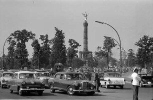 Berlin: Anfahrt zu Interbau; Hintergrund Siegessäule