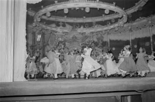 Szenenbilder aus der Operette "Wiener Blut" von Johann Strauß an der Städtischen Oper (heute Deutsche Oper) Berlin : Szenenbild