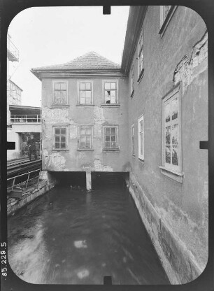 Arnstadt, Längwitzer Straße 18. Wohnhaus mit Laden. Hofansicht