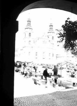 Ludwigsburg: Marktplatz mit Stadtkirche