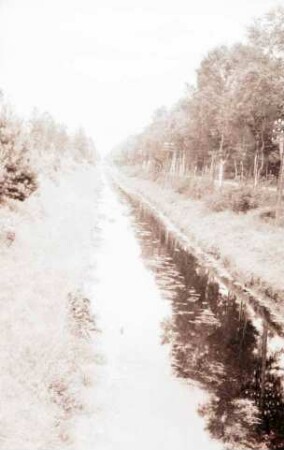 Gnarrenburg: Oste-Hamme-Kanal neben Landstraße bei Gnarrenburg