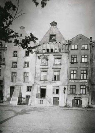 Fassaden der Bürgerhäuser am Hermann-Balk-Ufer in Elbing