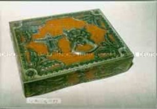Blechdose für Gebäck? "HUNTLEY AND PALMERS BISCUIT MANUFACTURERS READLING AND LONDON" (reliefartige Ornamente)