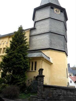 Kirchturm von Süden (gotischer Chor im Jahr 1913 bei Langhausneubau als Kirchturm ausgebaut-Gesamtbild der Anlage erheblich verändert (dearmiert)