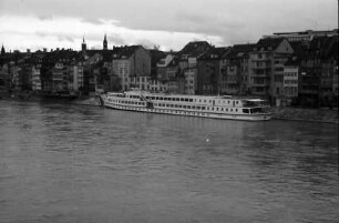 Basel: Hotel-Schiff, Helvetia, am Kai