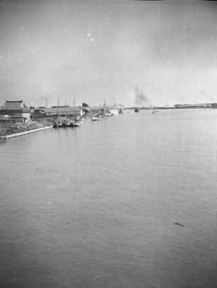 Hafen von Niigata : Blick zum Hafengelände
