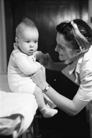 Bukarest: Baby Welkisch mit Frau Welkisch