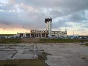 Airport Hahn - Tower : Die vormalige US-Air Base bei Hahn im Hunsrück wird jetzt als ziviler Flughafen vor allem von der irischen Gesellschaft Ryanair genutzt. Aufgenommen am 25. Oktober 2010