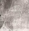 Amerikanische Luftbildaufnahmen von Kriegszerstörungen. Ausrichtung nach Norden. Autobahnanschlussstelle Karlsruhe-Durlach / Altstadt Durlach