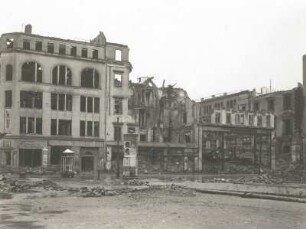 Dresden. Ruine der Sächsischen Landeskreditbank (früher Deutsche Bank, Altmarkt / Ecke Johannstraße). Ansicht vom Altmarkt