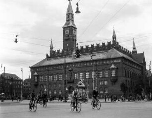 Rathausplatz mit Kopenhagener Rathaus