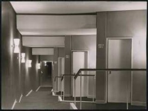 Stadttheater (später: Heinz-Hilpert-Theater), Lünen: seitliches Foyer, Rang links