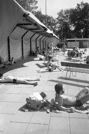 Spätsommertag im Rheinhafenbad