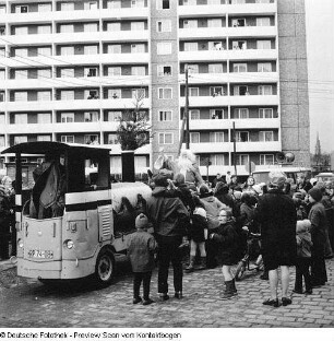 Weihnachten: Landhaus, Eröffnung Weihnachtsmarkt, Altmarkt, Stollenbäckerei, Konsum, Altmarkt und Kulturpalast (Nachtaufnahme), Johannstadt, Neujahrsaufnahme Kulturpalast