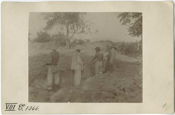 Start of the excavations in Camburito