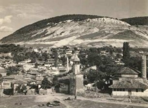 Schumen, Bulgarien. Gesamtansicht mit "Hausberg"