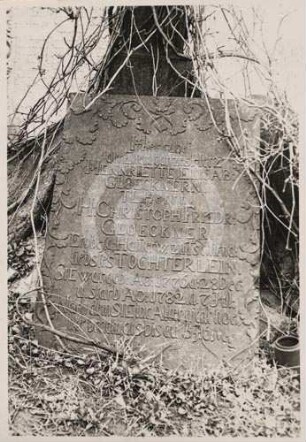 Grabstein auf dem Friedhof der evangelischen Kirche Kunau