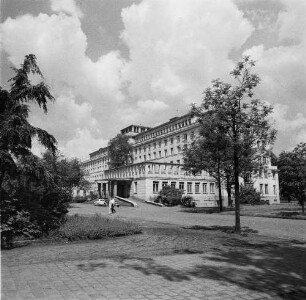 Dresden-Johannstadt. Medizinische Akademie "Carl Gustav Carus" (heute Universitätsklinikum), Chirurgische Klinik (1952-1955; H. Mersiowsky, G. Wild)