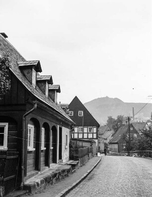 Straßenansicht mit Fachwerkhäusern