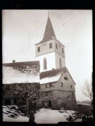 Kirchturm und ehemaliges Pfarrhaus