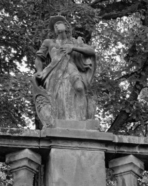 Villa Concordia & Ehemaliger Palast des Hofrats Johann Ignaz Tobias Böttinger & Wasserschloss Concordia — Statue