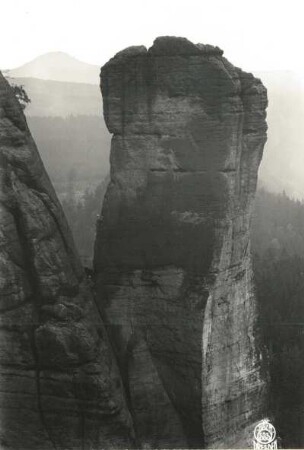 Sächsische Schweiz, Schmilka. Teufelsturm mit Seilschaft Ehrhardt Renger am Alten Weg (VIIb)
