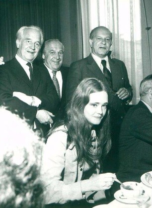 IFF 1972. Aurel Bischoff, Dr. R. F. Goldschmidt, Rudi Fehr (Warner Brothers) + Dietlind Nossek