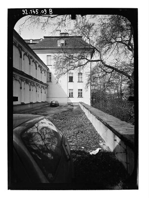 Berlin-Köpenick. Schloß (1677-1681; R. v. Langerfeld). Seitentrakt und Hauptgebäude von Südost