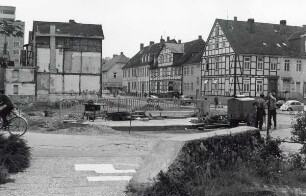 Umbau der Leopoldstraße 1966/1967. Abriss der Fachwerkhäuser für den Neubau der Bezirksregierung.