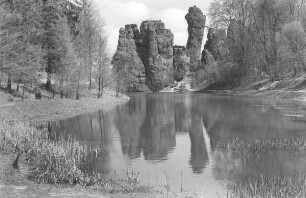 Blick auf die Externsteine, Wasserseite. Horn Bad-Meinberg
