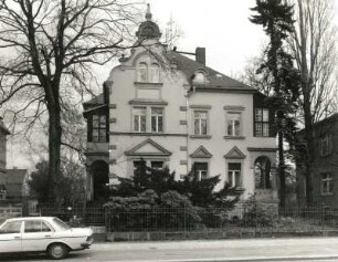 Dresden-Strehlen, Karcherallee 37. Villa (um 1885). Straßenfront mit Hauseingang