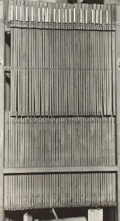 Langhennersdorf b. Freiberg: Kirche. Orgel von Zacharias Hildebrand. Manualklaviatur der 1910 durch Umbau verdorbenen Orgel.