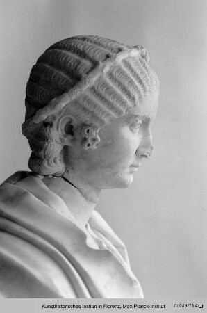 Weiblicher Kopf, ergänzt als Büste (angeblich Julia Mammaea) : Weiblicher Kopf (angeblich Julia Mammaea)