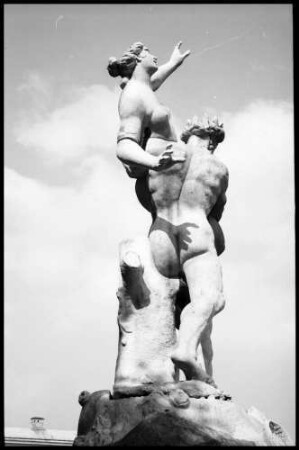 Salzburg: Mirabell Park, Allegorien, Pegasus vor dem Schloss [Mirabell Park, Allegorien, Hades entführt Persephone]