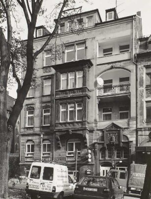 Wohn- und Geschäftshaus mit Gaststätte