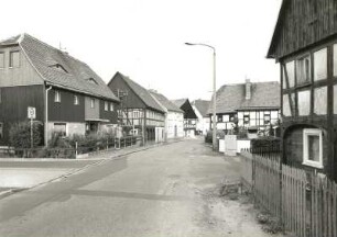 Hirschfelde (Kreis Zittau). Komturgasse. Ansicht von der Einmündung August-Bebel-Straße