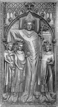 Grabplatte des Peter von Aspelt (gest. 1320), Erzbischof von Mainz, neben ihm die von ihm gekrönten Könige: Heinrich von Luxemburg, Johann von Böhmen und Ludwig der Bayer