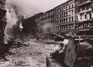 2. Weltkrieg, Angriff sowjetischer Soldaten bei den Straßenkämpfen in Berlin