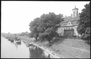 Gröba. Schloss mit Hafen