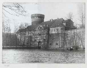Der Juliusturm, in welchem der deutsche Reichskriegschatz in gemünztem Golde aufbewahrt wurde. Vom Oberkommando in den Marken zur Veröffentlichung zugelassen