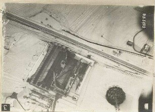 Fabrik südlich Bahnhof Freising (600 m)